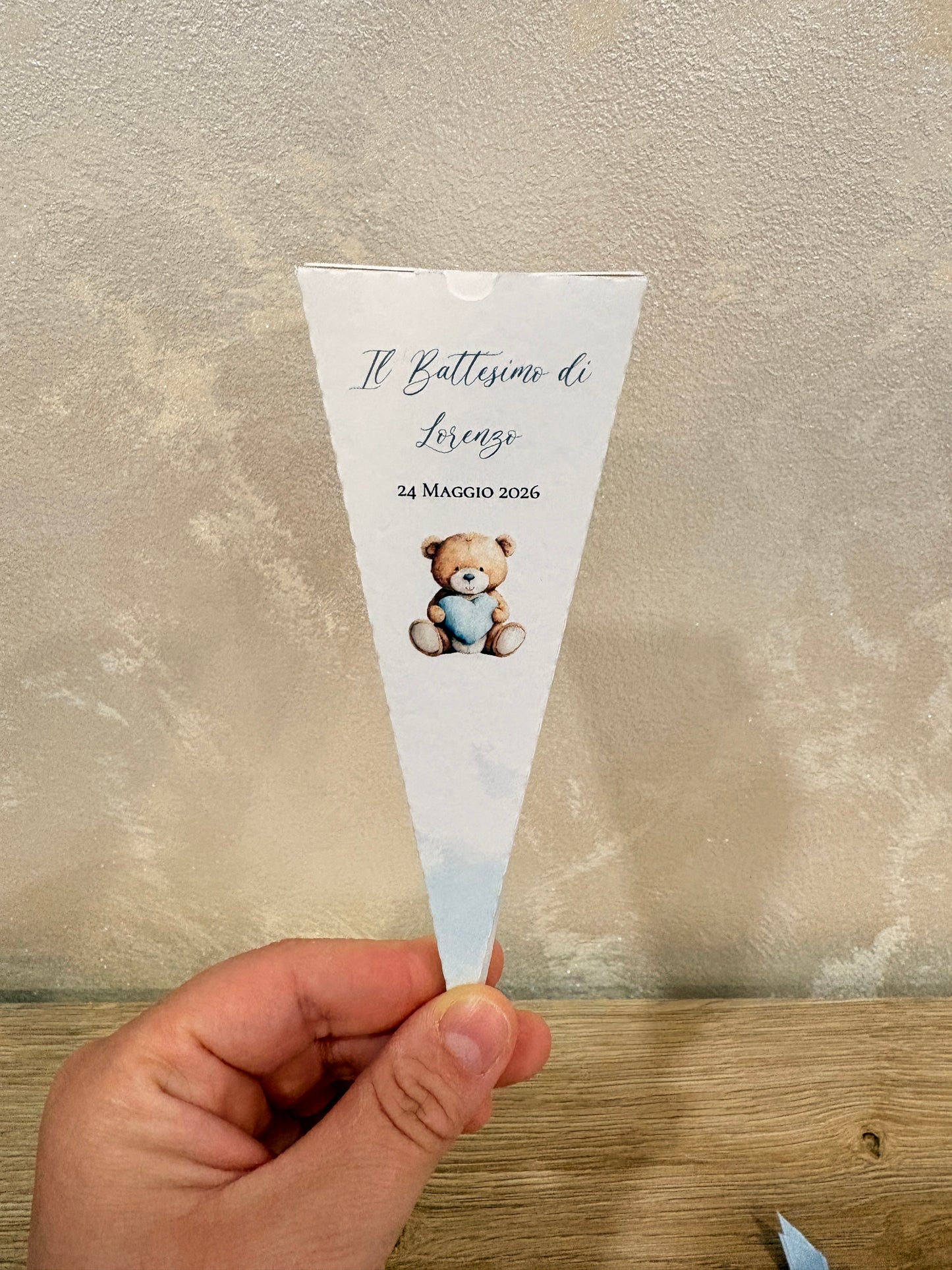 Scatolina confetti piramidale in cartoncino rigido - la grafica nella foto è solo un esempio