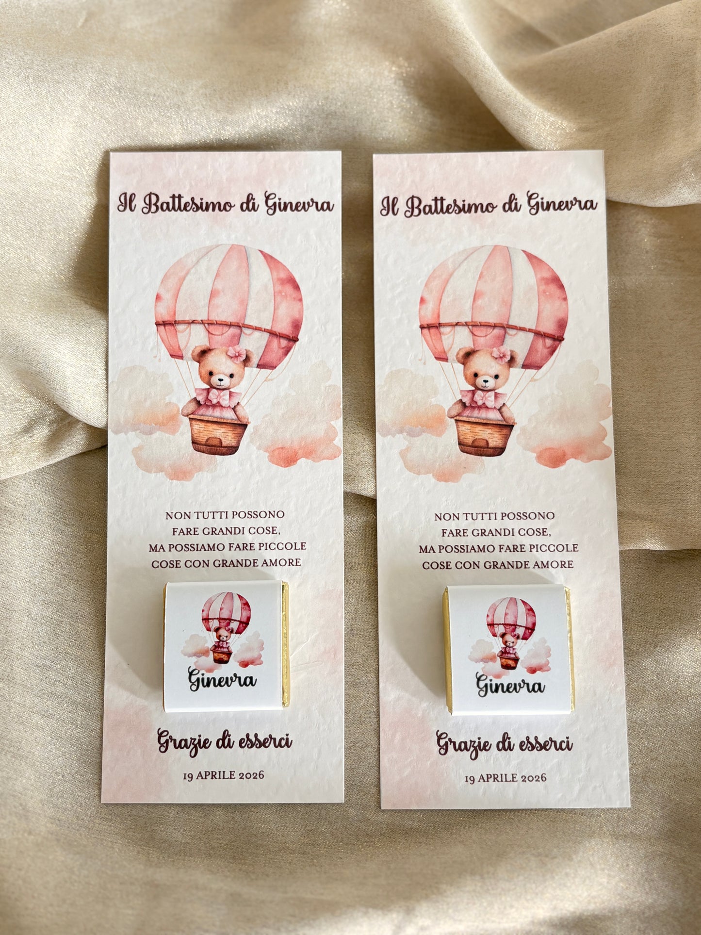 Segnalibro personalizzato Battesimo Orsetta Rosa con Mongolfiera