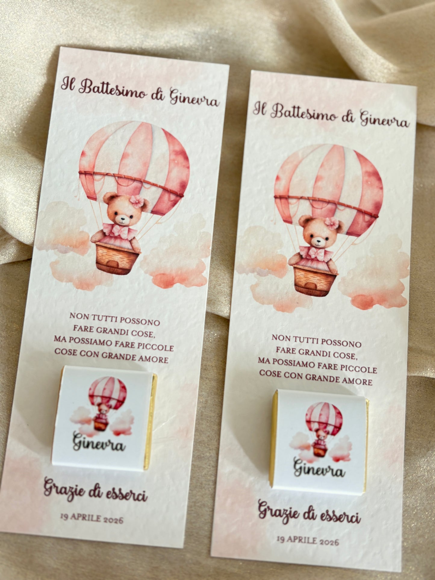 Segnalibro personalizzato Battesimo Orsetta Rosa con Mongolfiera